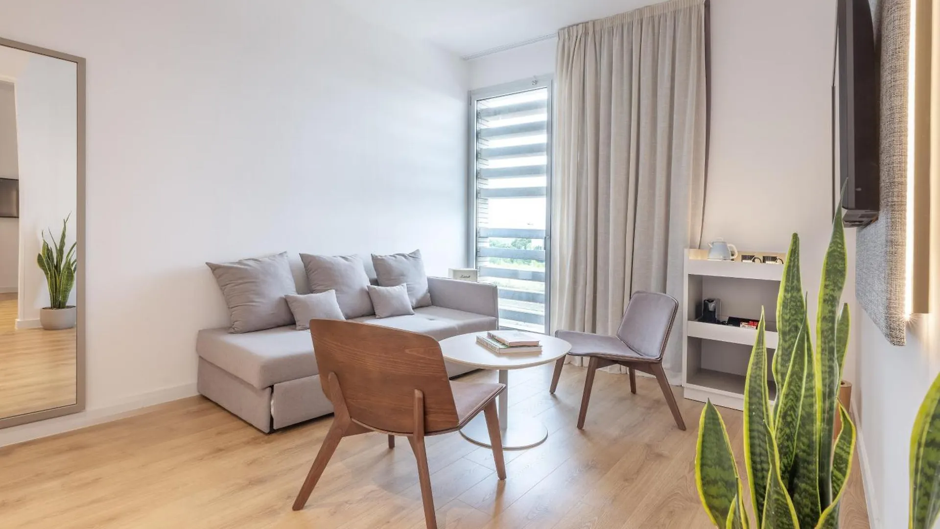 Innside By Melia Barcelona Aeropuerto El Prat de Llobregat 4*,